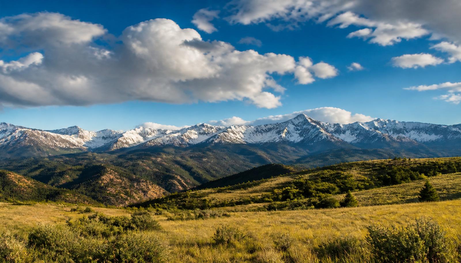 Colorado Front Range landscape with foothills and Rocky Mountains under a big Colorado sky